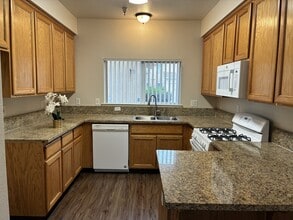 2901 Snyder Ave in Modesto, CA - Building Photo - Building Photo