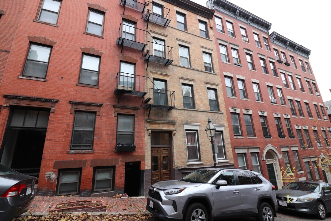 39 Irving St, Unit 1 in Boston, MA - Foto de edificio