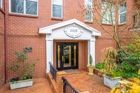 2328 NW Glisan St in Portland, OR - Foto de edificio - Building Photo