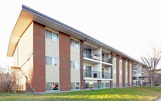 7315 90th Ave NW in Edmonton, AB - Building Photo