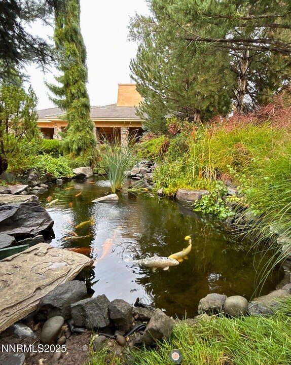 900 S Meadows Pkwy in Reno, NV - Building Photo