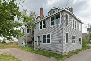 398 Weaver St, Unit 2 in Winooski, VT - Building Photo