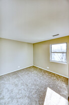 2849 Meadow Ln, Unit Z2 in Schaumburg, IL - Building Photo - Building Photo