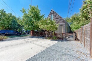 304 W Milton St in Austin, TX - Building Photo