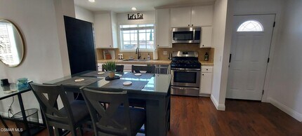 2250 Magnolia St in Simi Valley, CA - Building Photo - Building Photo