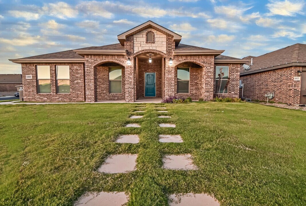 1801 Chuck Wagon in Midland, TX - Building Photo