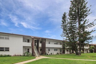 201 Center Rd in Venice, FL - Building Photo