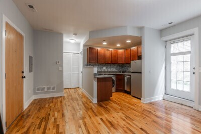 559 W Arlington Pl in Chicago, IL - Building Photo