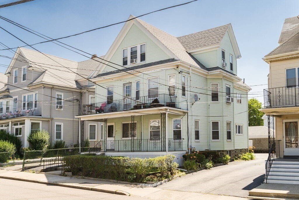 19 Curtis St, Unit 2 in Somerville, MA - Foto de edificio