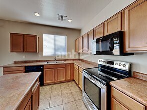 6911 W Irwin Ave in Laveen, AZ - Foto de edificio - Building Photo