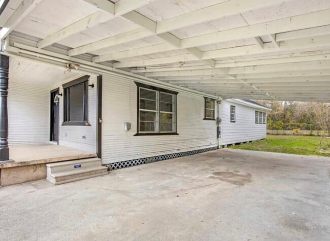 116 Trahan St in Ames, TX - Building Photo - Building Photo