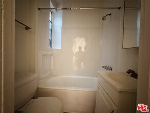 920 S Hobart Blvd in Los Angeles, CA - Building Photo - Building Photo