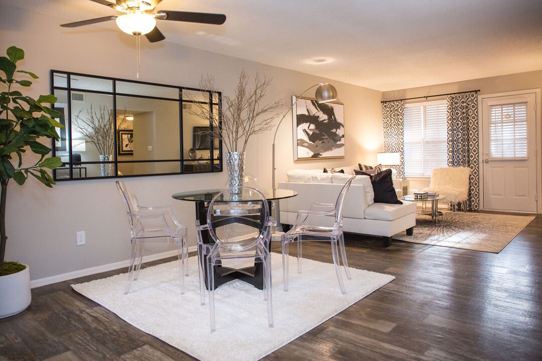 Brooks Crossing Apartments in Riverdale, GA - Building Photo