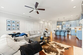 3056 N Clybourn Ave in Chicago, IL - Building Photo - Building Photo