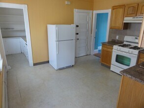 130 Vernal St in Everett, MA - Building Photo - Building Photo