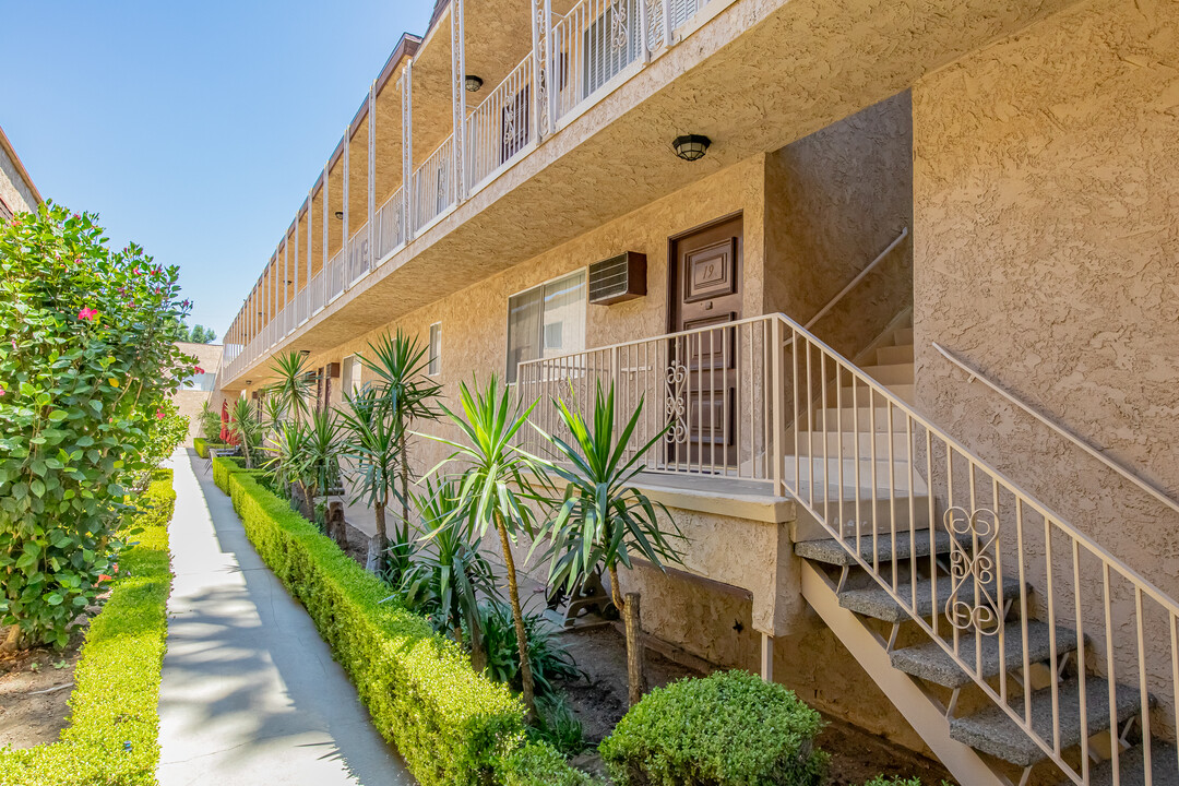 Northgate Apartments in Canoga Park, CA - Building Photo