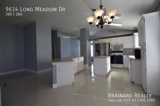 9614 Long Meadow Dr in Tampa, FL - Foto de edificio - Building Photo