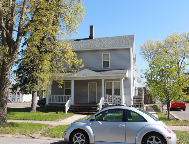 1027 Oxford Ave in Eau Claire, WI - Building Photo - Building Photo