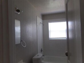 6832 Lockheed Ave in Dallas, TX - Building Photo - Building Photo