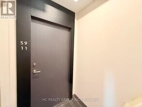 8 Wellesley St W in Toronto, ON - Building Photo - Building Photo