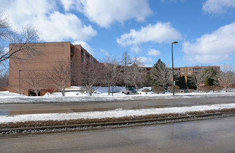 Thirty Three Hundred on the Park in St. Louis Park, MN - Building Photo - Building Photo