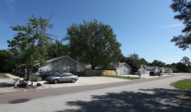 Indian Lakes Apartments in Jacksonville, FL - Building Photo - Building Photo