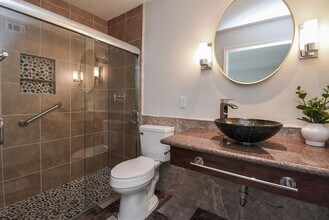 7677 Cambridge St in Houston, TX - Building Photo - Building Photo