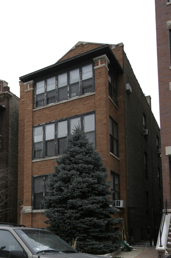 642 W Aldine Ave in Chicago, IL - Foto de edificio - Building Photo