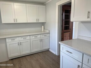 136 S Peninsula Dr in Daytona Beach, FL - Building Photo - Building Photo