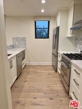 10647 Ashton Ave in Los Angeles, CA - Building Photo - Building Photo