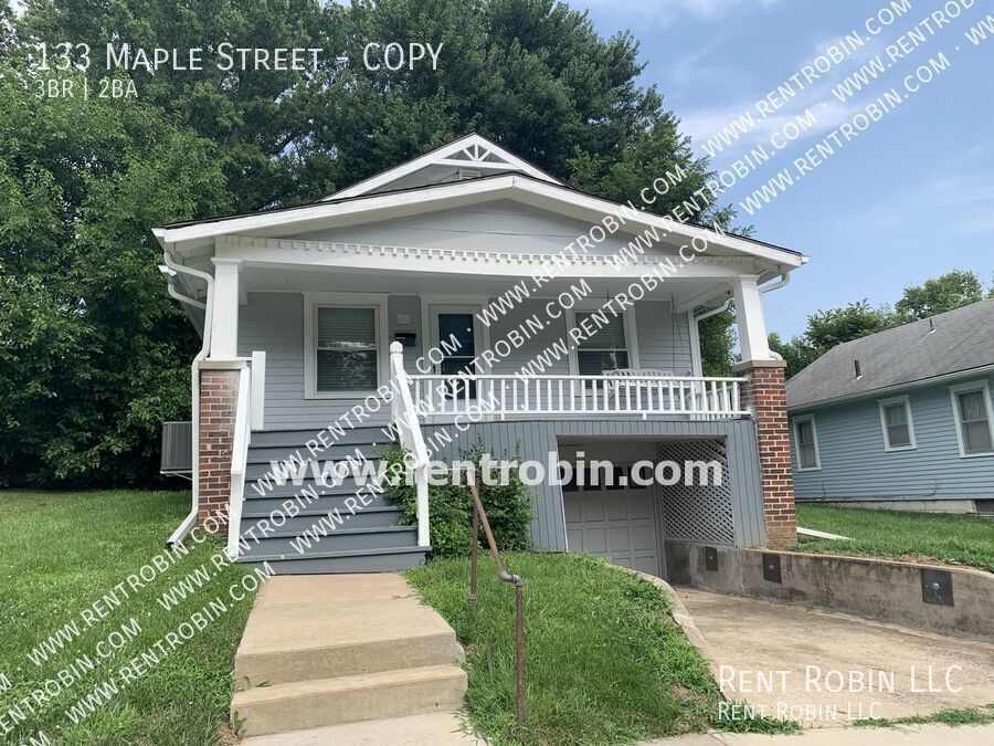 133 Maple St in Liberty, MO - Building Photo