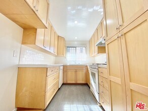 925 S Holt Ave-Unit -3 in Los Angeles, CA - Building Photo - Building Photo