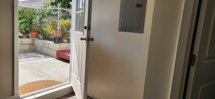 5614 Riverton Ave in North Hollywood, CA - Building Photo - Building Photo