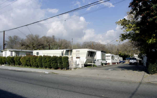 Shadeaire Trailer Park in El Monte, CA - Foto de edificio