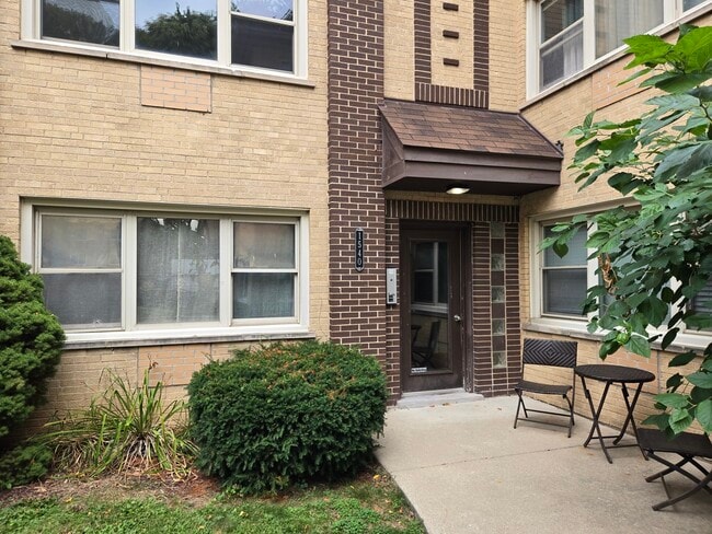 1700-2 Chase St in Chicago, IL - Building Photo - Building Photo