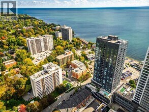 370 Martha St in Burlington, ON - Building Photo - Building Photo