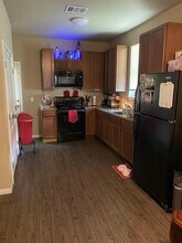 1013 Fir Ln in Lockhart, TX - Building Photo - Building Photo