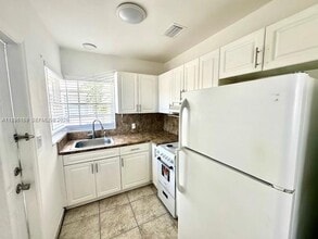 2101 Bay Dr in Miami, FL - Building Photo - Building Photo