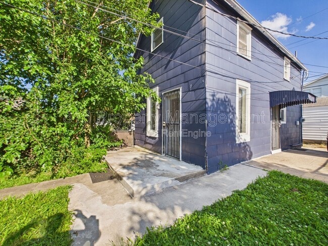 property at 525 Splitlog Ave