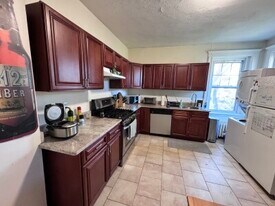 736 Washington St, Unit 5 in Brookline, MA - Building Photo