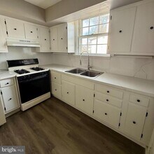 1643 Pennington Rd in Ewing Township, NJ - Foto de edificio - Building Photo