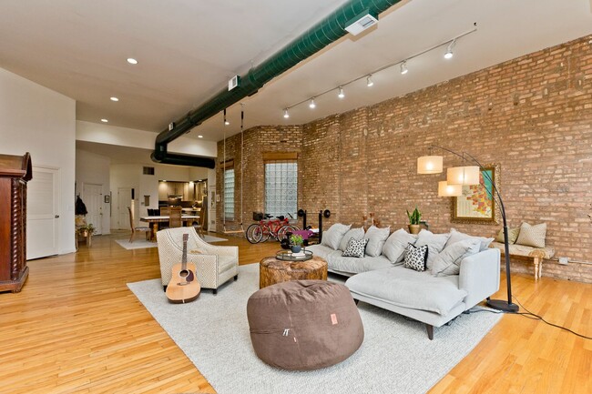 1470 N Milwaukee Ave, Unit 3