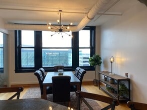 2077 E 4th St, Unit 6E in Cleveland, OH - Foto de edificio - Building Photo