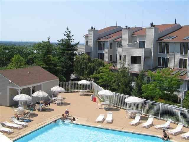 766 Spinnaker Ct in Secaucus, NJ - Building Photo - Building Photo