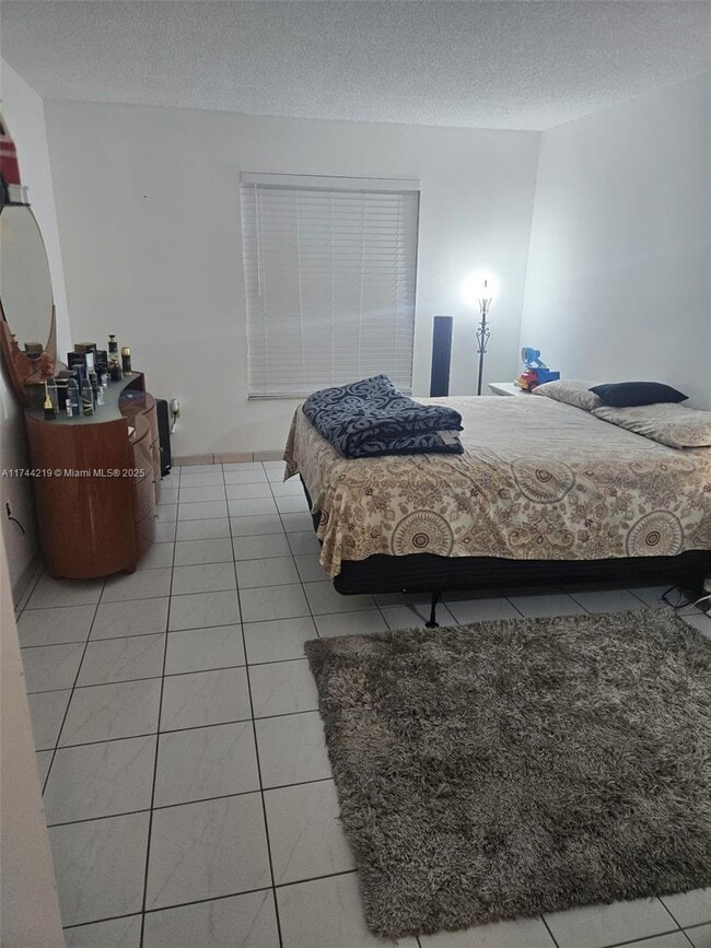 5201 NW 7th St in Miami, FL - Building Photo - Building Photo