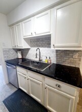 7447 Cambridge St in Houston, TX - Building Photo - Building Photo