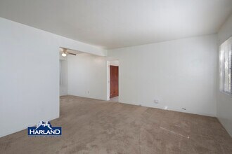 2112 Thomas Ave in San Diego, CA - Building Photo - Building Photo