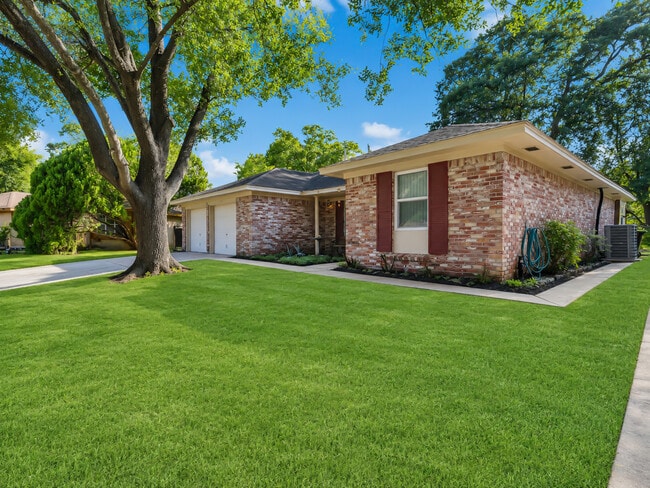 15443 W Willowwind Cir