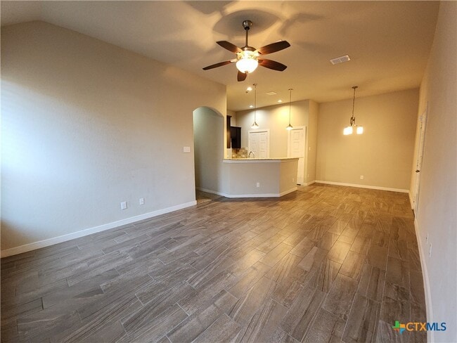 1115 Creekside Orchard in New Braunfels, TX - Foto de edificio - Building Photo