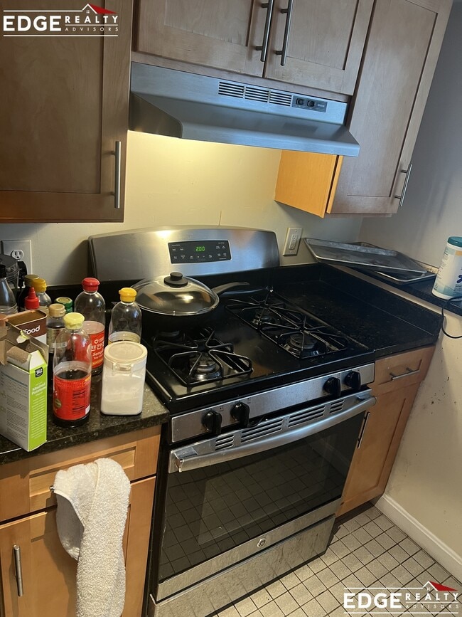 2 Hingham St, Unit 4B in Cambridge, MA - Building Photo - Building Photo